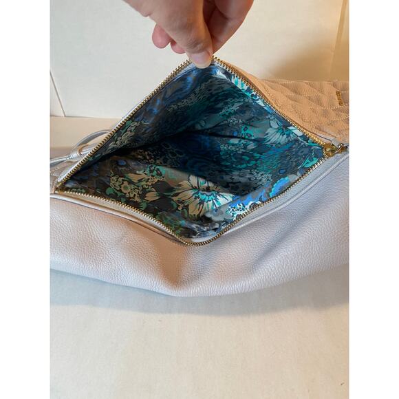 Vera Bradley Handbag - Picture 3 of 6